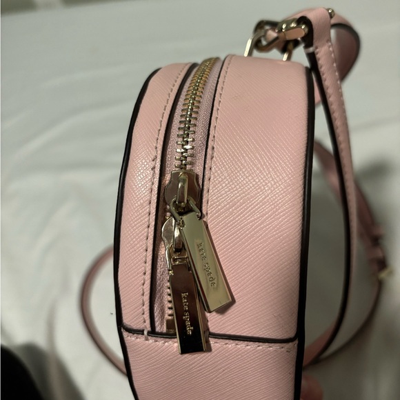 Pink Kate Spade New York heart crossbody bag with adjustable strap - Picture 5 of 5
